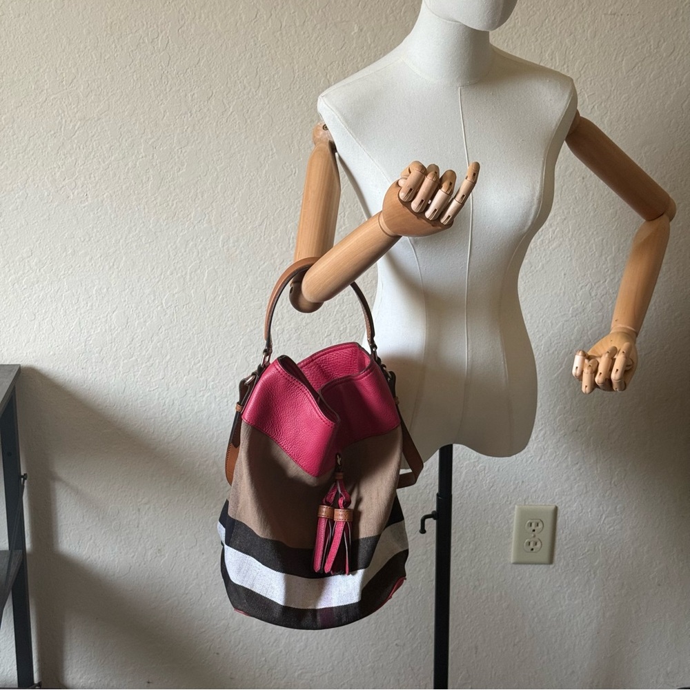 💎Burberry Chevron Canvas Ashby Tassle Bucket Hobo Bag 💎 - Picture 14 of 16